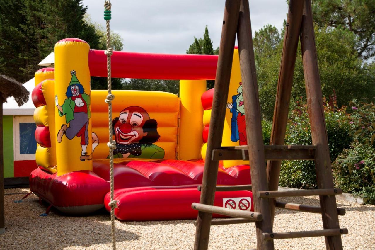 Camping Le Pressoir Petit-Palais-et-Cornemps Exterior photo